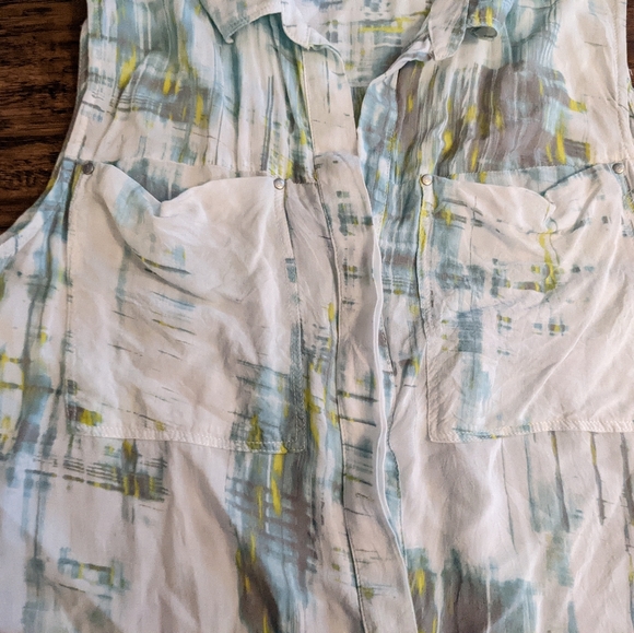 Calvin Klein Sleeveless Button Down shirt - Picture 5 of 9